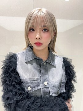 ピークアブー ワン(PEEK-A-BOO ONE) ホワイトブロンドブリーチダブルカラー抜きっぱなしブリーチ