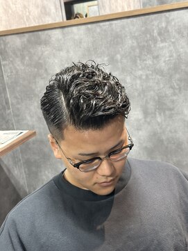 スウェルホワイト(SWELL WHITE) サイドパートパーマ
