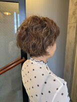 ペネロープ(Penelope) カーリーショートボブ 抜け感カラー 癖を活かす