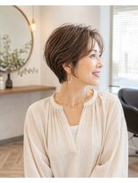 バグズ(Baguz)&nbsp;40代50代小顔丸みショートひし形ショートレイヤー大人美人ヘア
