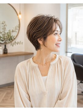 バグズ(Baguz) 40代50代小顔丸みショートひし形ショートレイヤー大人美人ヘア