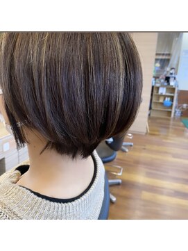 アローズソワン(HELLO'S SOIN) ハイライトで白髪もおしゃれにカバー！
