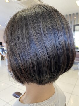 ベランダ ヘア 大人ショートボブ