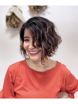 髪切処ICHI(カミキリドコロイチ) ウェービーショートボブ