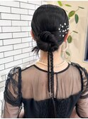 ヘアセット 個性的シニヨン+三つ編み下ろしスタイル ドレス