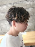 センターパート刈り上げメッシュ波巻きツイストスパイラルパーマ