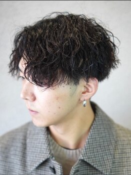 ケンズ(ken's)の写真/メンズカットできるところで眉毛や髭まで剃ってくれたら…を叶えます！男性の身だしなみを完全サポート◎