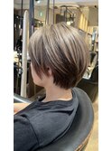 ブリーチありのアッシュベージュ × ショートボブ　archive垂水