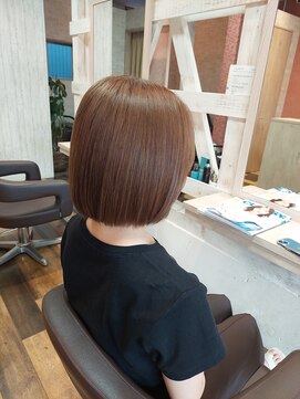 テンテ(Ten.te) ベージュカラー/ワンブリーチ/切りっぱなしボブ/福井/森田