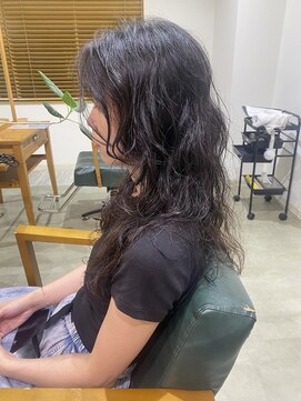 ツクル(TSUKURU) 黒髪ロングゆるふわウェーブニュアンスパーマ大人センターパート