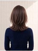 柔らかベージュ×くびれミディ