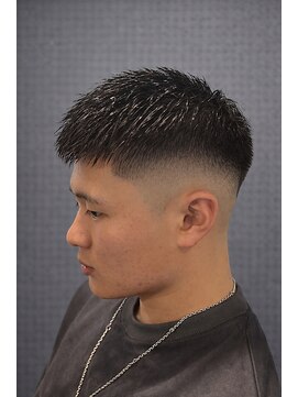 ワンワンオー バーバーショップ 長浜店(@110 BARBER SHOP) スキンフェード×クロップスタイルで魅せる、妥協なき潔さ