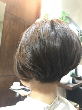 バズサロンフォーヘアー(Buzz salon for hair) 軽快前下がりグラデーションボブスタイル