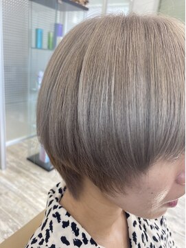 シエロヘアー(Cielo hair) ホワイトアッシュカラー