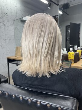 ワン(ONE) ホワイト