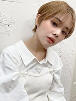 イルウィ(irwi)&nbsp;トレンド】ホワイトブロンドカラー　ワイドバングショートヘア