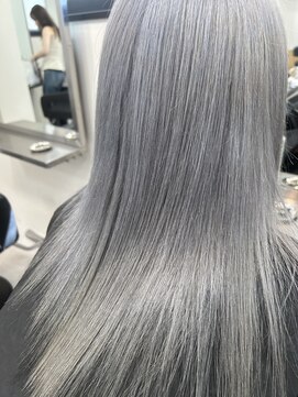 ベレーザシェルト(Beleza scelto) シルバー/渋谷/原宿/ケアブリーチ/韓国ヘア/レイヤーカット