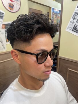 トウキョウバーバーヴァッシュ 北千住店(Tokyo Barber VASH) ツーブロックマッシュ/波巻き/ハイライト/束感[北千住/理容室]