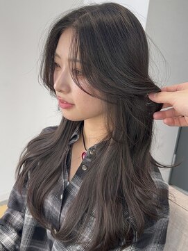 ビューシンサイバシ(VIEW SHINSAIBASHI) 顔まわりレイヤーカットオリーブグレージュ似合わせ20代30代