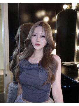 イェンホン 艶紅(Yan Hong 艶紅) 【#新宿美容室#ワンホンメイク#羽エクステ#ヘアアレンジ】