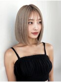 ミディアムボブ×ハイトーングレージュ