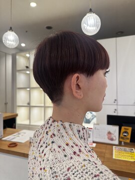 ルッツ(Lutz. hair design) 2/6 ミニマムショート ピンクカラー