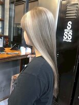 アンドケー 那覇おもろまち店(and K)&nbsp;ブリーチカラー/シルバーアッシュ×ホワイトハイライト