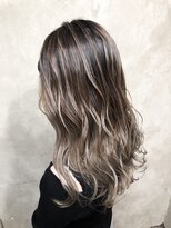 キュー(cue)&nbsp;【cue】バレイヤージュで作る柔らかでナチュラルな透けベージュ