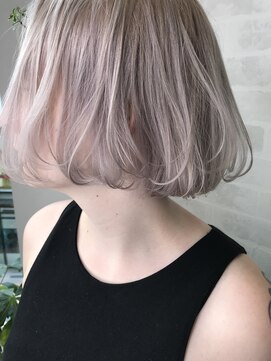 クヴェルアンドコー(Kvell&Co.) ホワイトピンク・ボブ