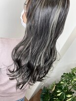 モルニ(MORNI)&nbsp;ハイライトカラー_マロンベージュ Aラインボブ かきあげ