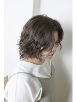 ビアージュ(Viage)&nbsp;:レイヤーミディ　:パーマ　:センターパート　:ウェットヘア