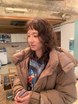 ラレイ(Lalei) ミディアムウルフ/スパイラルパーマ/ウルフカットベージュカラー