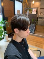 トニコ(toniko)&nbsp;ニュアンスパーマ×センターパート×刈り上げ×ビジネスヘア