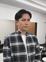 イナフ(ENUFF) ペタッとする軟毛でも自然なパーマで作れるサイドパートスタイル