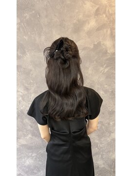 エクラ(ecla) カチモリ・ゆるふわハーフアップ