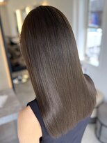 リエンスクレア(RIENS xrea)&nbsp;透明感たっぷりオリーブベージュ/勝浦悠加