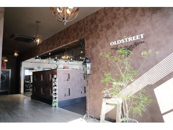 オールドストリート 魚住店(Old Street)の写真/４５坪の店内で過ごす贅沢なプライベート時間。アンティークな店内の癒やし空間！