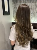 毛先が明るいほど可愛い!
