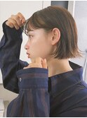 タイトな外ハネボブ_ミディアム_ショートカット_20代30代40代