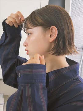 ヒュージ 三軒茶屋(huge) タイトな外ハネボブ_ミディアム_ショートカット_20代30代40代