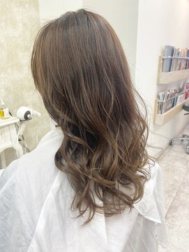 ベティバイシェーン(Betty by schon) セミロング/ブリーチ無しグレージュカラー