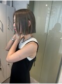 外はねボブ　オリーブベージュ　イメチェン　前髪なしボブ