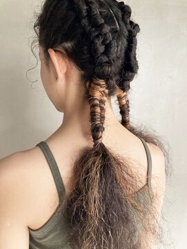 トオ(TOH) カーリーヘアくるくるパーマハードパーマヘアアレンジヘアセット