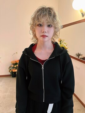 ホロ 渋谷(hollo) ブリーチパーママッシュショートウルフパーマ