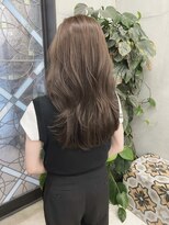 スリー(Three) 【ブリーチあり】透けるオリーブベージュ×レイヤーカット