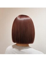 ウタ(uta) 艶感ピンクブラウン×ぱつっとボブ