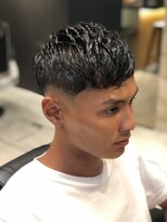 フランクスバーバー アンド ビアークラブ(FRANK'S BARBER and BEER CLUB)&nbsp;ワイルドツーブロックくせ毛風パーマショートレイヤーフェード