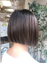 アミュレ(Amule)&nbsp;ハイライト前下がりスリークショートボブ
