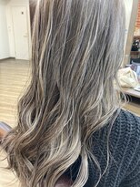 シード(Syead)&nbsp;ハイライト(グレージュ)×モノトーングレー【八王子】