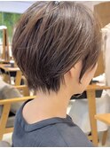 マッシュショートボブ/フェザーバング/カーキグレージュ
